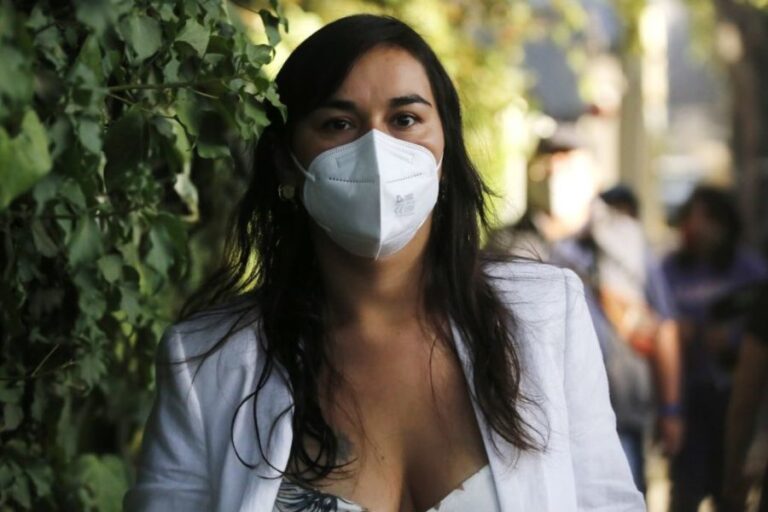 Macrozona Sur: Ministra Siches debió suspender actividad en Ercilla tras disparos al aire y barricadas