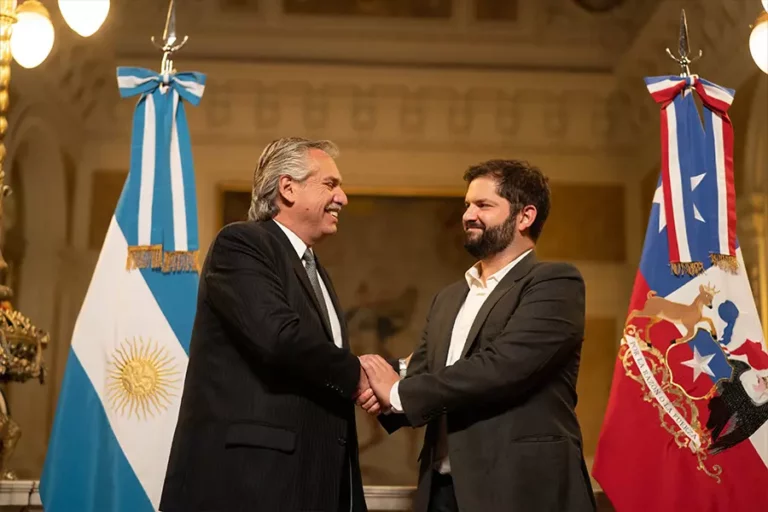 Boric en Argentina: “Si seguimos por separado nos vamos hundir por separado, pero nos podemos salvar si estamos juntos”
