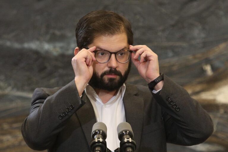 Cadem: Aprobación del Presidente Boric cae a 36%