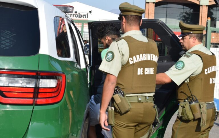 Capturan a sospechosos de robo vehicular y recuperan dinero y combustible en Cauquenes