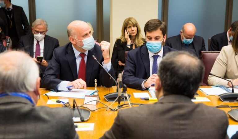 Habrá nuevo proceso constituyente: será paritario y acompañado de un comité de expertos