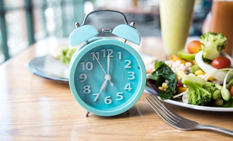 Ansiedad y aumento del apetito: Experta UCM habla sobre el cambio de horario