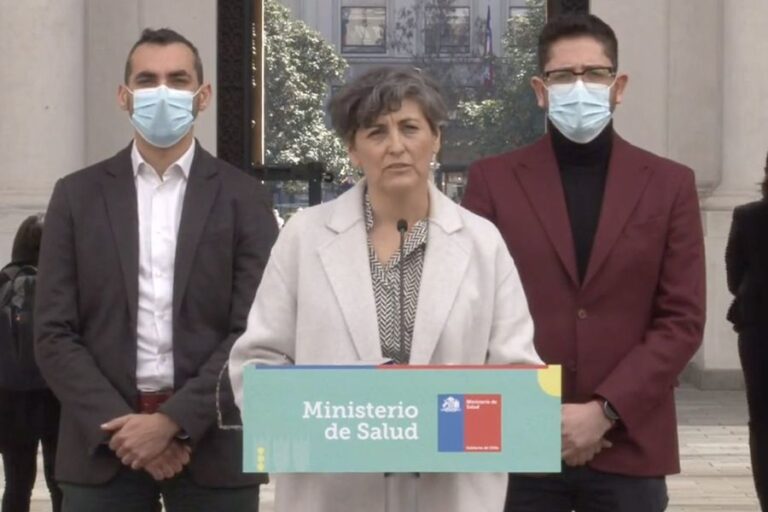 Minsal anuncia fin al pase de movilidad y uso obligatorio de mascarilla