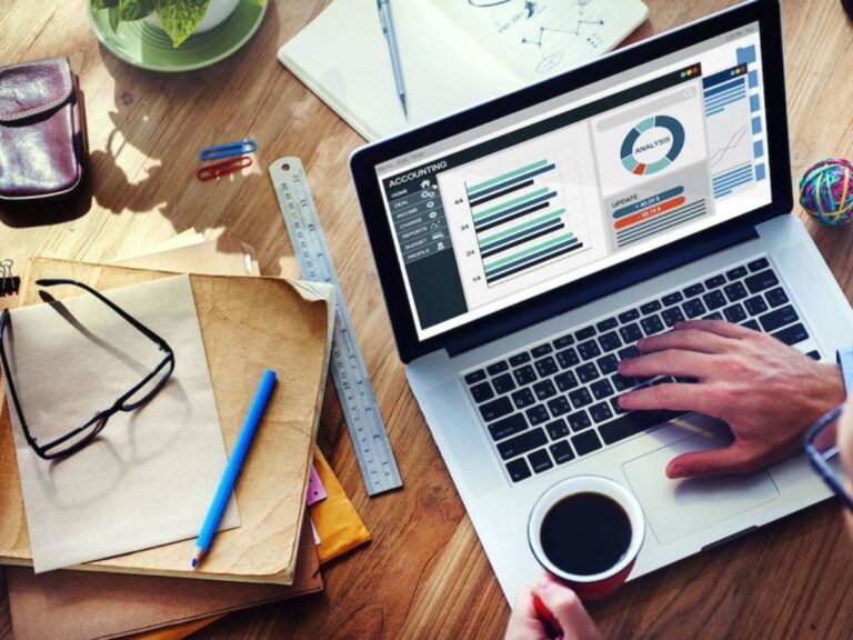 Expertos analizan ley que regula el trabajo vía plataformas digitales