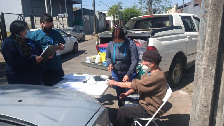 Ruta Médica: El proyecto que logró dar 1300 prestaciones de salud a personas en situación de calle en Curicó, Linares y Talca