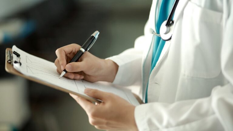 Licencias médicas usadas de forma irregular: Colbún desvincula a 26 funcionarios municipales