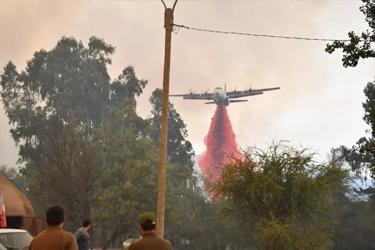 Actualización Sagrada Familia: Arduo trabajo para mantener controlado incendio en El Durazo