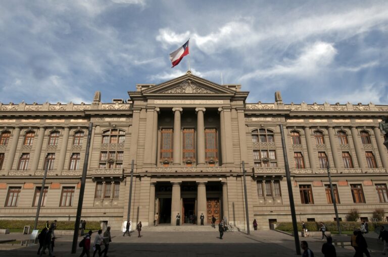 Fin al teletrabajo: Corte de Santiago ordena a los jueces a volver a la presencialidad