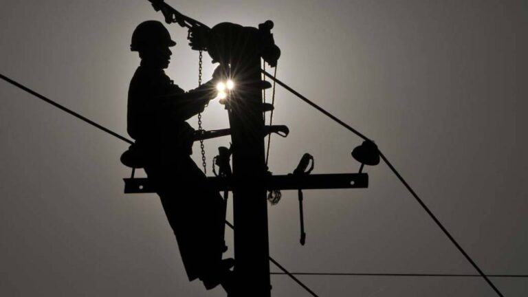 Este lunes continuarán los cortes de luz en Linares, Curicó y Cauquenes