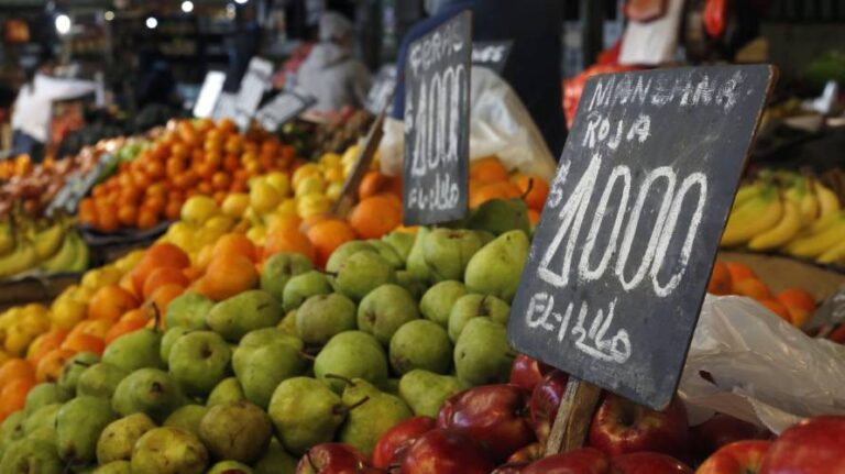 Longaví: Preocupación de feriantes tras modificación de días laborales