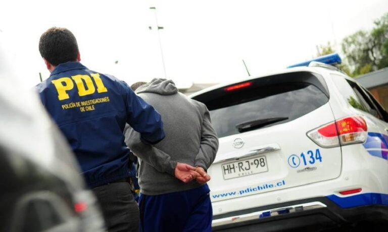 Extranjero es sorprendido con documentos falsificados y queda en prisión preventiva