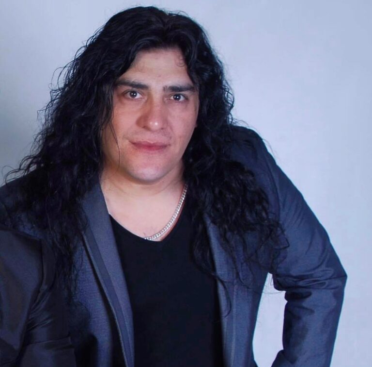 En estado crítico: Músico de “Garras de Amor” es internado en la UCI