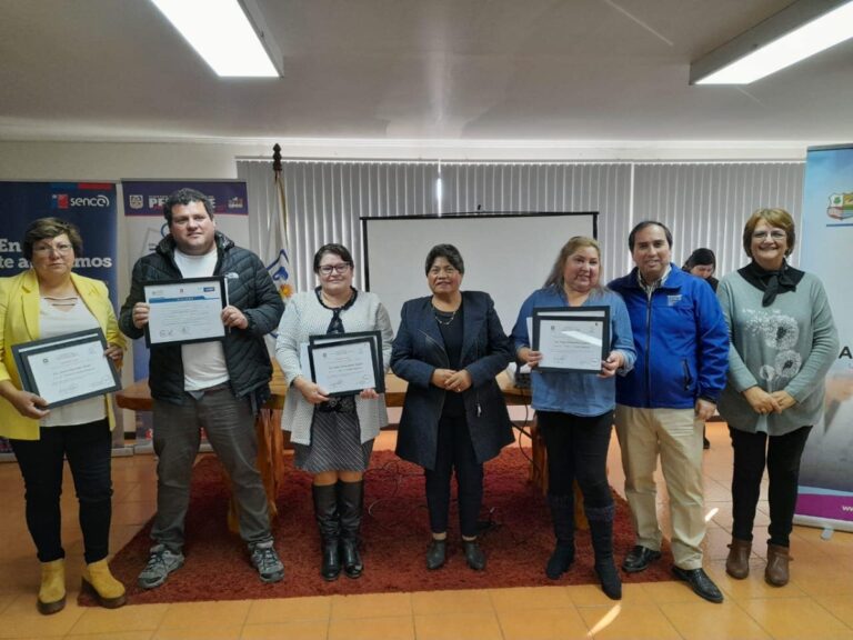 50 personas de Pelluhue recibieron su certificación SENCE gracias a cursos de capacitación