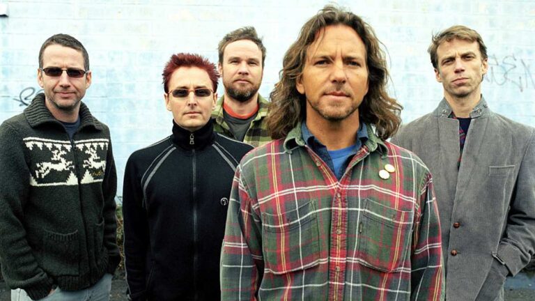 Pearl Jam solicita al Congreso de Chile defender la Biodiversidad contra la industria salmonera