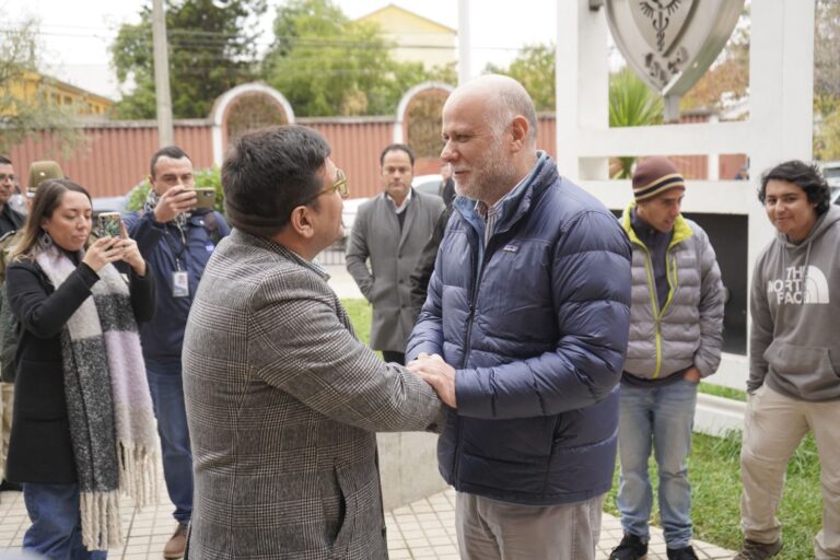 Elecciones Consejo Constitucional: Ministro Elizalde emitió su voto en Talca acompañado del Delegado Presidencial Regional