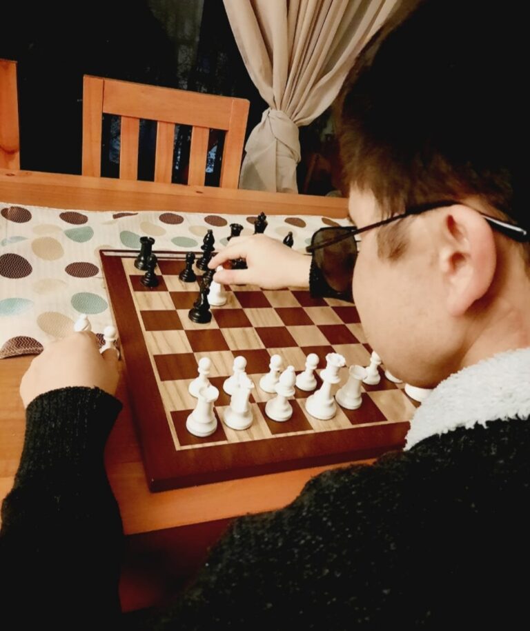Talca: Ajedrecista ciego obtuvo primer lugar competencia internacional