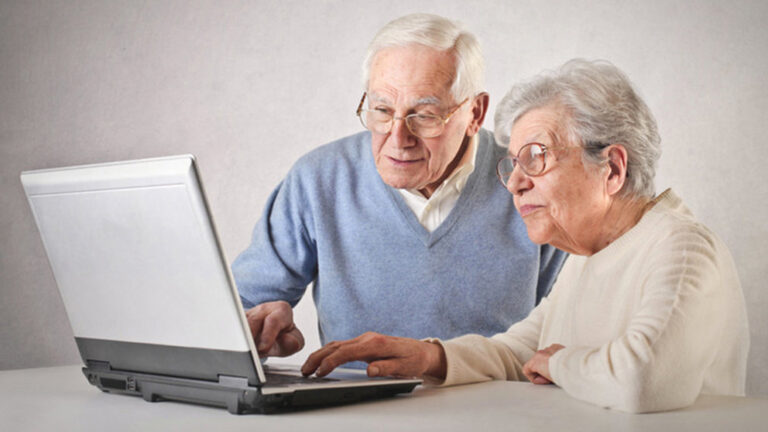Sólo el 17% de los adultos mayores saber hacer trámites en línea sin ayuda