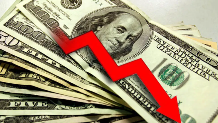 Dólar cerró en los $856 y registró su valor más bajo de los últimos tres meses