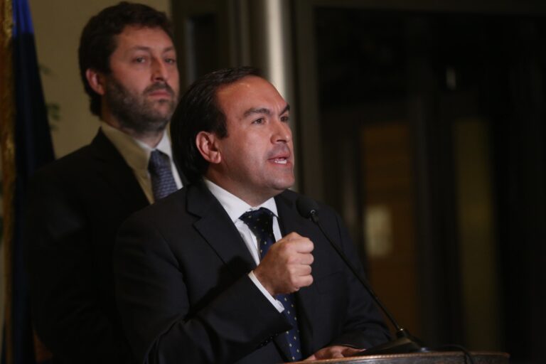 Proyecto que aumenta penas a quienes vendan terrenos brujos ya es tramitada en el Senado
