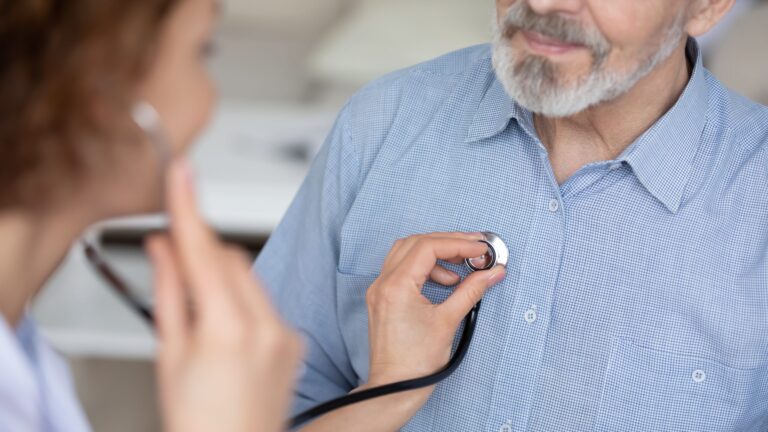 Índice de mortalidad por cáncer de pulmón disminuye en la región del Maule