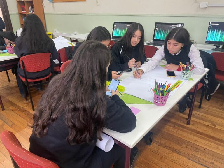 Talca: Seminario reunió alrededor de 180 docentes del Maule para instruirse en educación digital