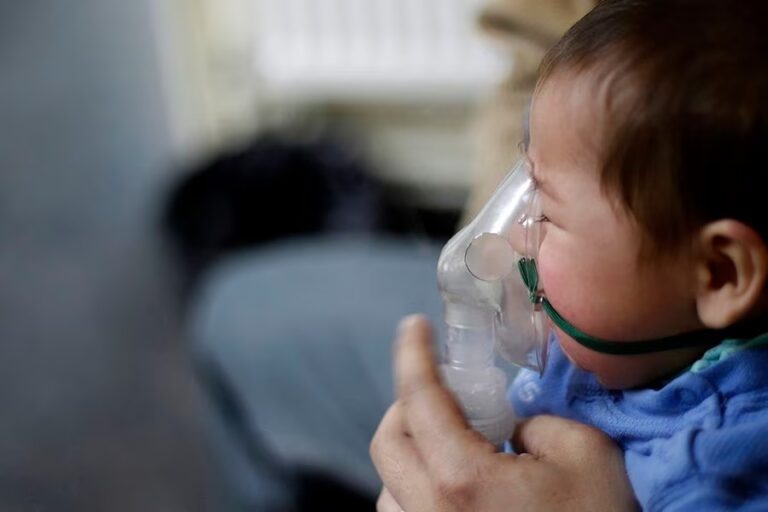 Linares: Crisis por enfermedades respiratorias tiene al Hospital de la comuna con el 95% de sus camas ocupadas