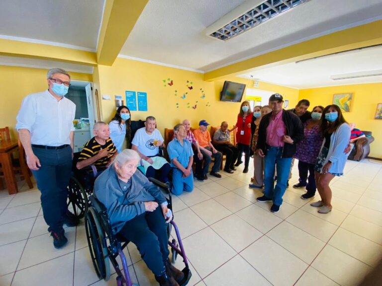 Teno: Adultos mayores de la comuna participan de taller de Biodanza