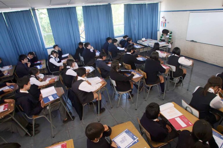 Primer Simce tras pandemia: se registró una baja histórica en Matemáticas y una creciente brecha entre hombres y mujeres