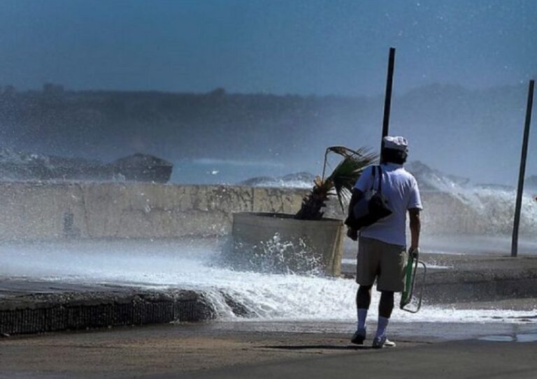 Inusuales marejadas afectarán a la costa del Maule hasta el lunes