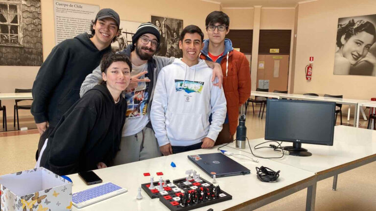 Talca: Estudiantes crean material didáctico para la rehabilitación de personas ciegas