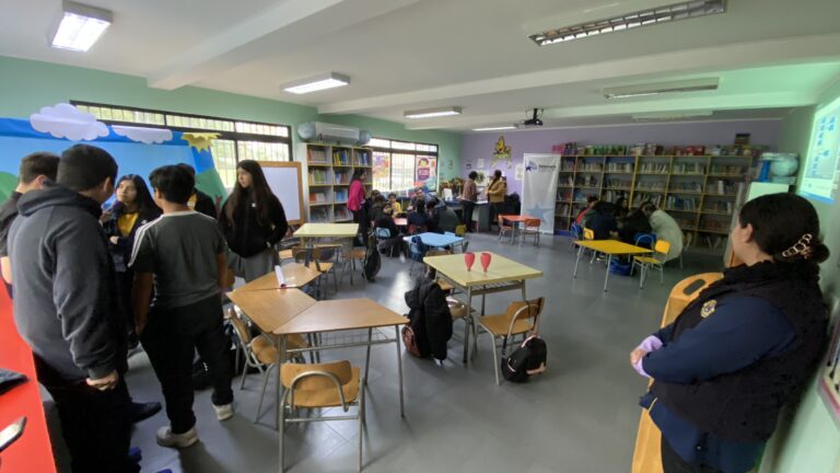 Estudiantes talquinos aprenden de ley penal adolescente con juegos de roles guiados por la Defensoría Regional del Maule