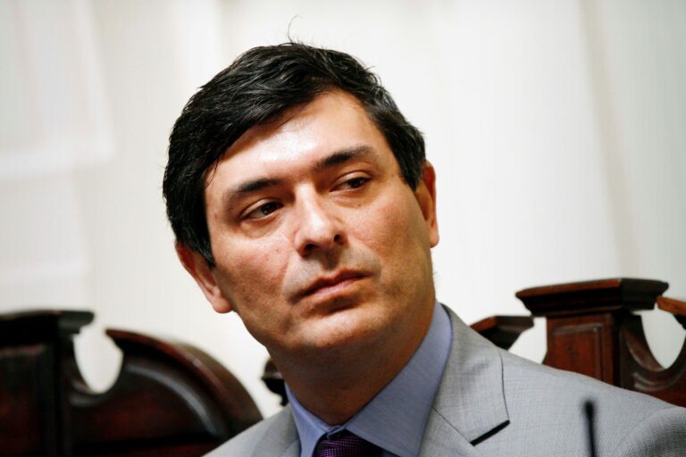 Expareja de Franco Parisi inicia solicitud de cambio de apellidos a hijos