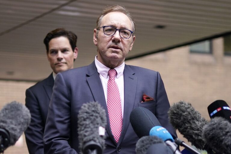 Actor estadounidense, Kevin Spacey, es declarado no culpable de nueve delitos sexuales contra cuatro hombres