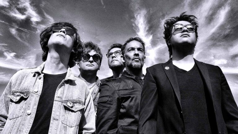 Los Bunkers sorprenden a sus fans con el lanzamiento de ‘Historia gráfica’, una novela que revela los secretos tras su éxito