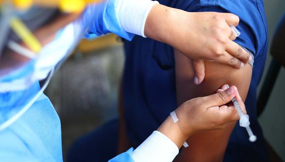 Parral: Punto móvil de vacunación estará aplicando dosis contra la influenza y el covid -19 en la comuna 