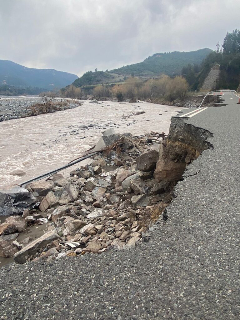 Romeral: Corte de camino en Los Queñes precisa de nuevos recursos para habilitar ruta
