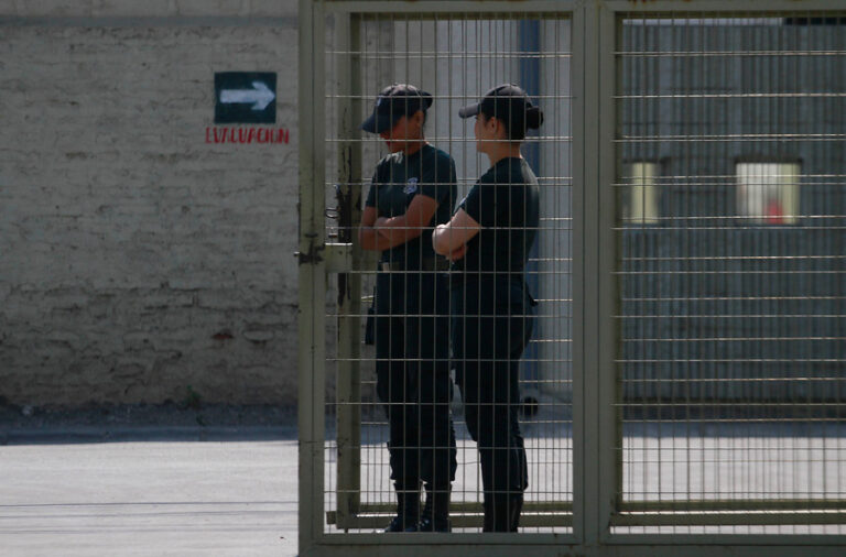 Funcionarios de Gendarmería solicitan apoyo estatal para subsanar condiciones laborales