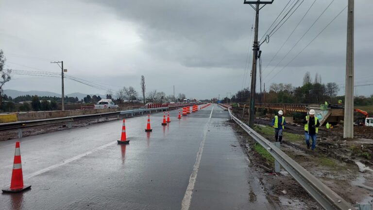 Puente Lircay : Habilitan pista oriente en sólo una de sus vías y persiste la congestión vehicular