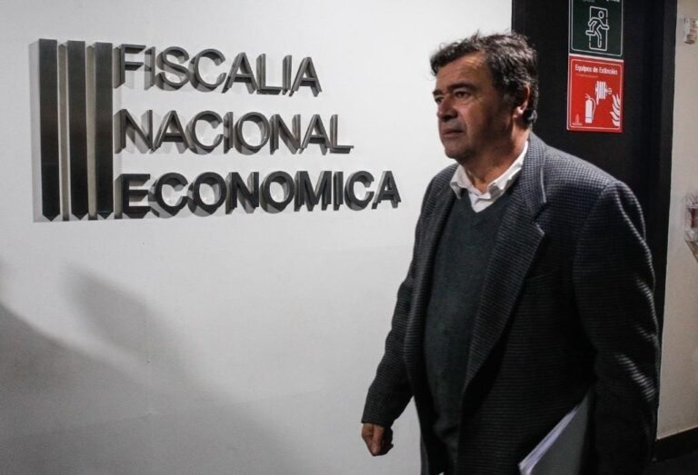 Alza en las papas: SNA en picada contra ministro Valenzuela