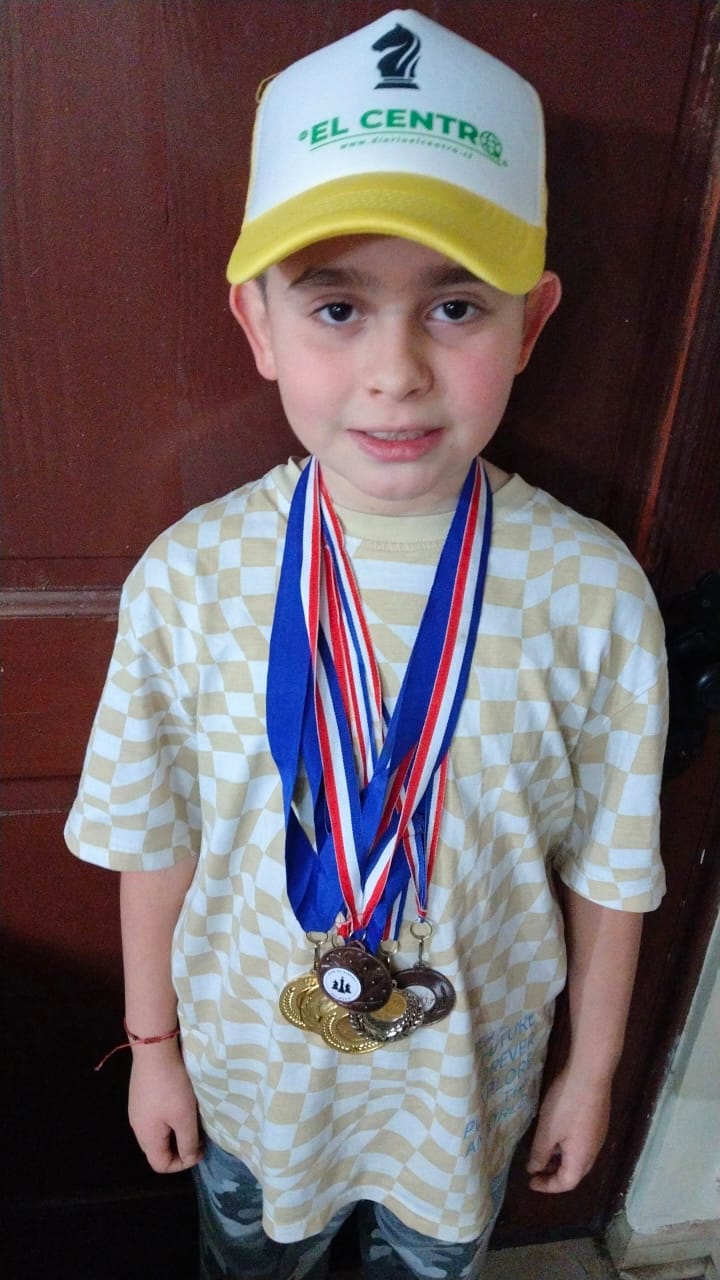 Va por más: Talquino de ocho años acumula preseas de oro y plata en torneo de ajedréz