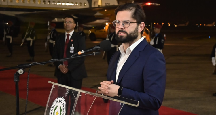 Boric tras viajar con Piñera a Paraguay: “Conversamos sobre cómo destrabar el momento político”