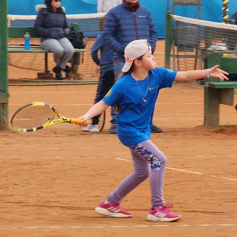 Escolares maulinos compitieron para acudir al Nacional de Tenis