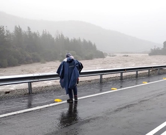 Ordenan evacuación de sector de Longaví tras crecida del Río Achibueno 