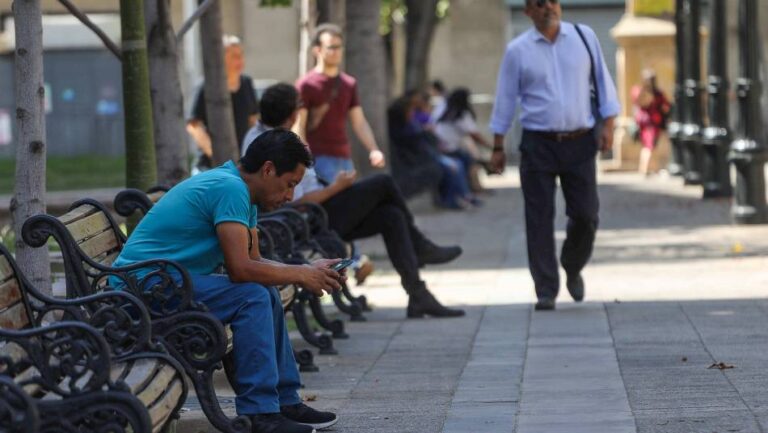 Baja la ocupación y aumenta la informalidad laboral en la región del Maule