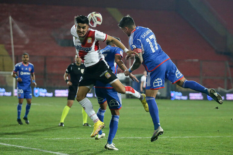 Darío Osorio salvó a la U de otra humillante caída: azules empataron con Curicó con gol agónico