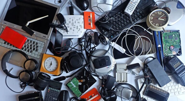 Curicó: invitan a reciclar computadores y teléfonos en desuso