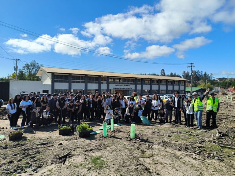 Estudiantes de Intecsuco y ARAUCO se la juegan por preservar árboles nativos