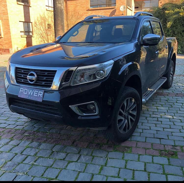 Linares: con violento portonazo sustraen camioneta Nissan Np300