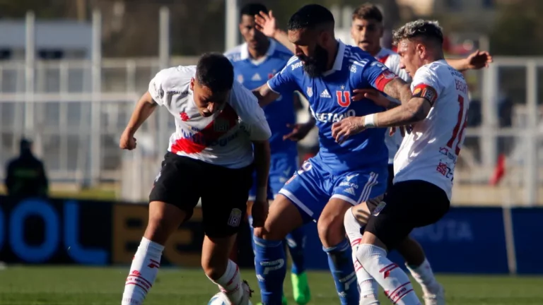 Duelo de necesitados: La U recibe a Curicó en el Estadio Santa Laura