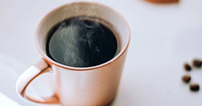 Por qué tomar té o café después de las comidas podría ser perjudicial
